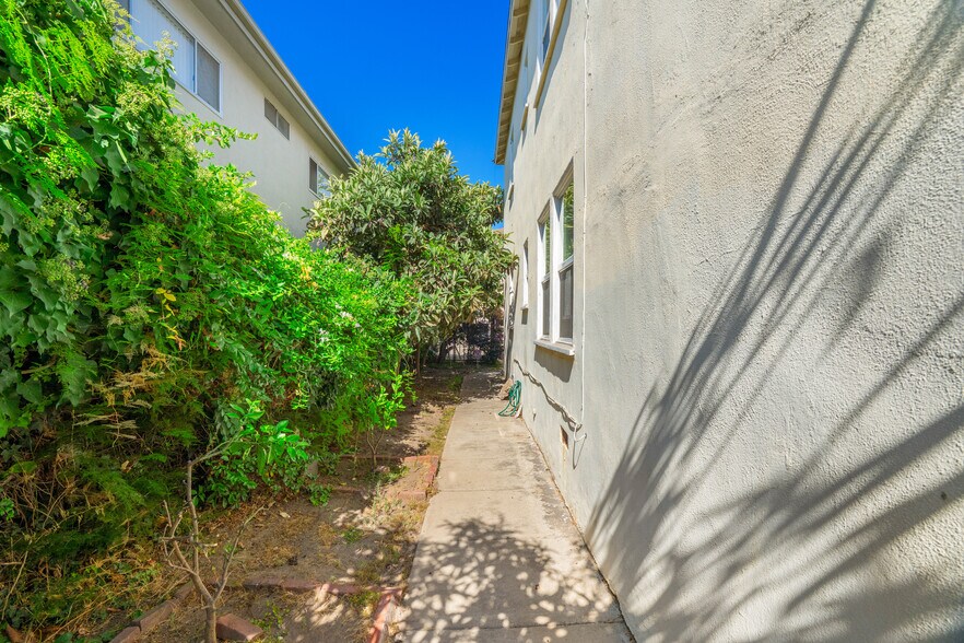 More Photos Of 2011 S Shenandoah St, Los Angeles Apartments For Sale