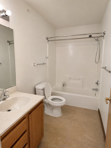More Photos Of 1720 Glenwood Ave N, Minneapolis Apartments For Sale