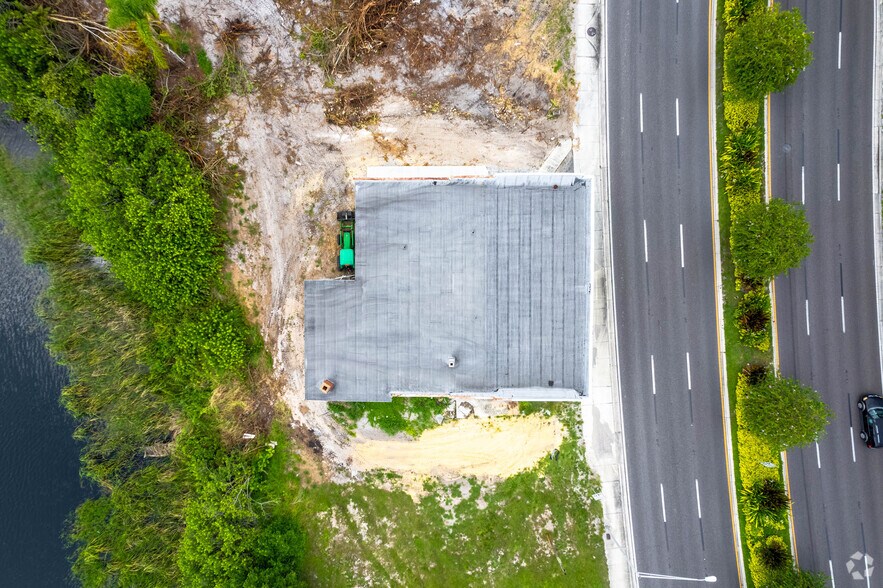 More Photos Of 1300 S Lake Shore Way, Lake Alfred Freestanding For Sale