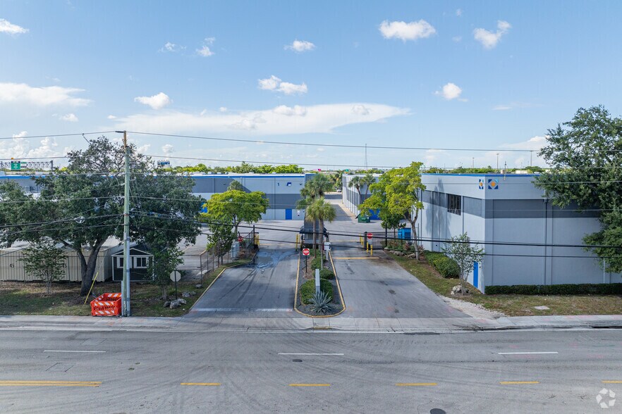 More Photos Of 1919 NW 19th St, Fort Lauderdale Warehouse For Lease