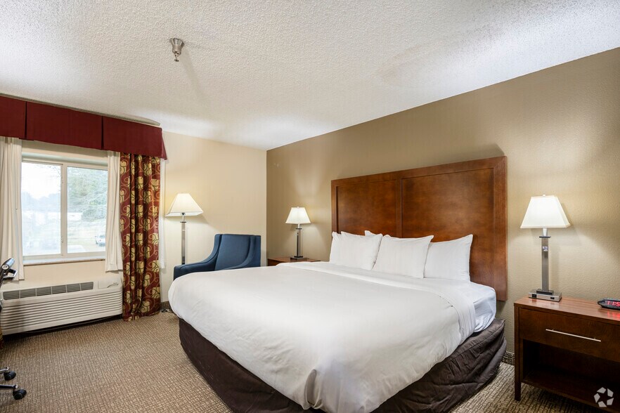 More Photos Of 911 Bush River Rd, Columbia Hotel For Sale