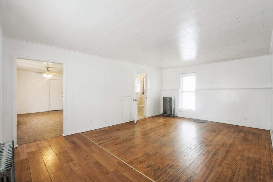 More Photos Of 557 6th Ave S, Clinton Apartments For Sale