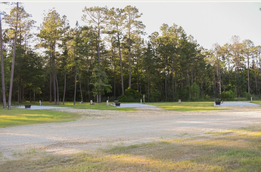 More Photos Of 1907 Pinecrest Rd, Trinity Trailer Camper Park For Sale