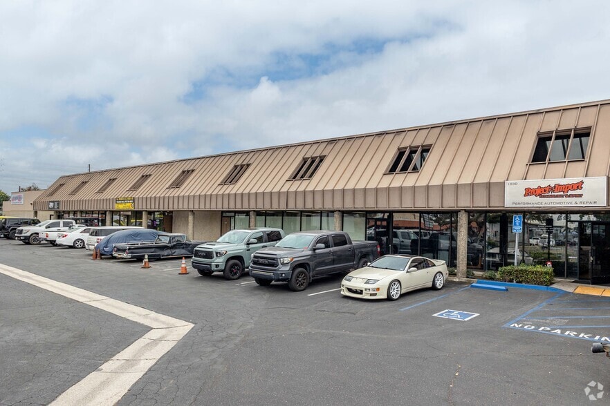 More Photos Of 940-1120 W Collins Ave, Orange Manufacturing For Lease