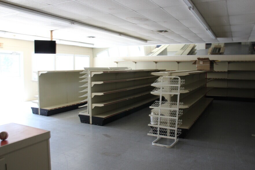 More Photos Of 6523 Harrietts Bluff Rd, Woodbine Freestanding For Sale