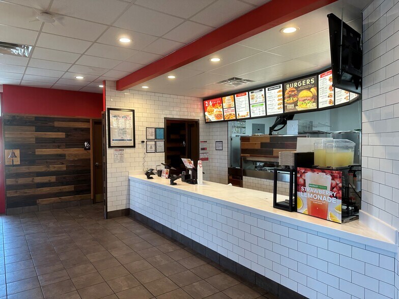 More Photos Of 966 Gilbert Ferry Rd, Attalla Fast Food For Sale