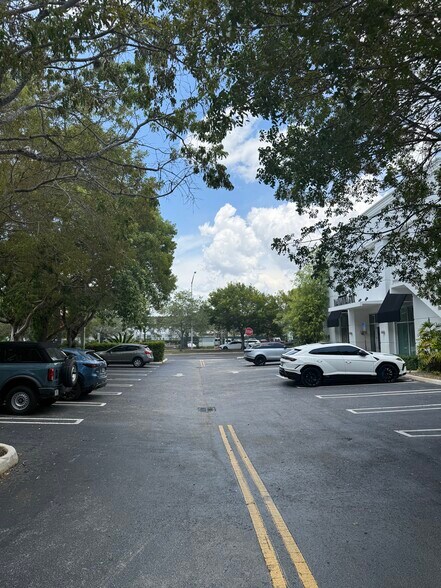 More Photos Of 8865 S Dixie Hwy, Miami Freestanding For Sale