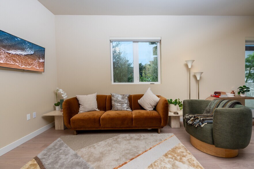 More Photos Of 1511 N Fairfax Ave, Los Angeles Apartments For Lease