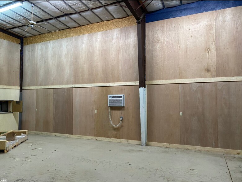 More Photos Of 1701 S Timber St, Stuttgart Office Residential For Sale