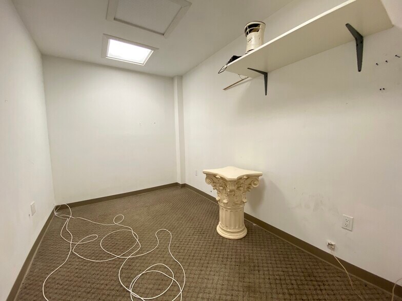 More Photos Of 143 W Main St, Bay Shore General Retail For Sale