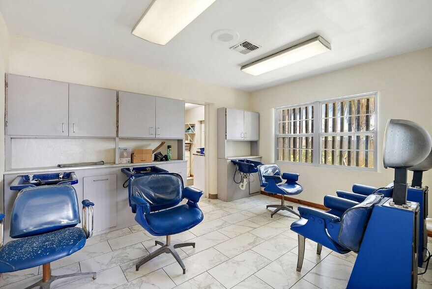 More Photos Of 3425 22nd Ave S, Saint Petersburg Storefront For Sale