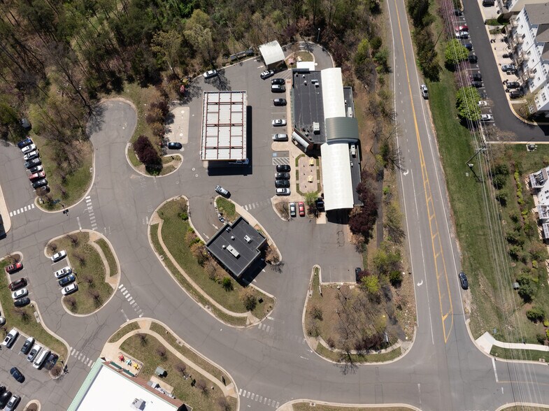 More Photos Of 24641 Southpoint Dr, Chantilly Service Station For Sale