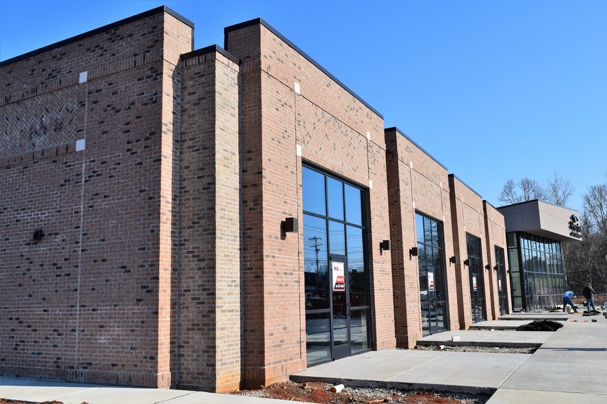 More Photos Of 11111-11119 Kingston Pike, Knoxville General Retail For Lease