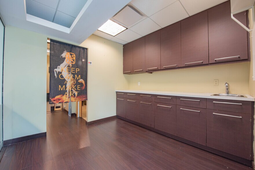 More Photos Of 8600 Cambie Rd, Richmond Office For Sale