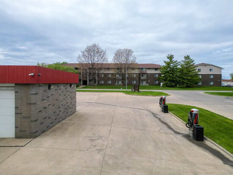 More Photos Of 875 Sherrylynn Blvd, Pleasant Hill Carwash For Sale