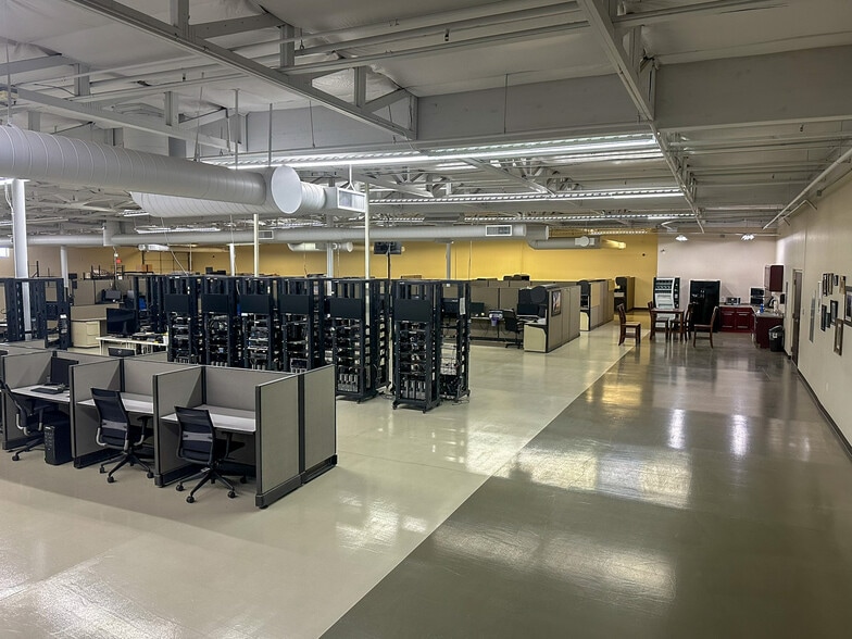 More Photos Of 701 N Golden Key St, Gilbert Manufacturing For Sale