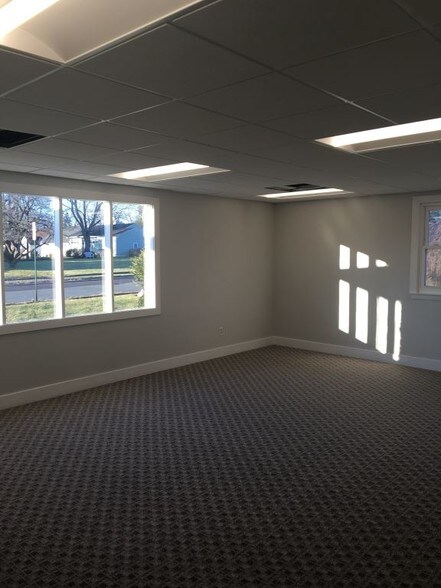 More Photos Of 88 Lakedale Dr, Lawrenceville Office For Lease