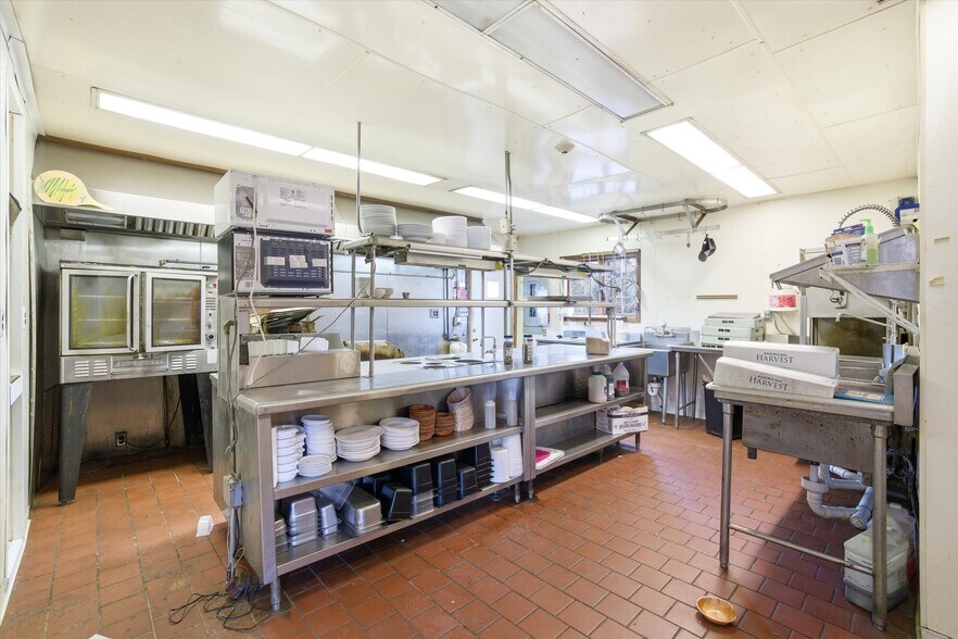 More Photos Of 40 Weirs Rd, Gilford Restaurant For Sale