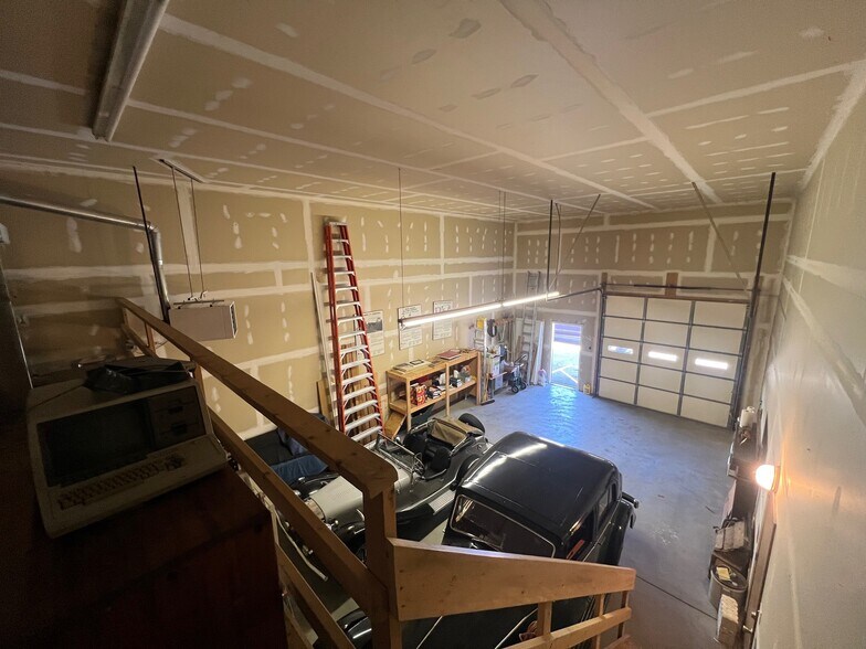 More Photos Of 2707 W Eisenhower Blvd, Loveland Warehouse For Lease