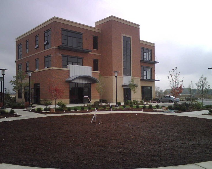 More Photos Of 2390 Esplanade Dr, Algonquin Office For Lease