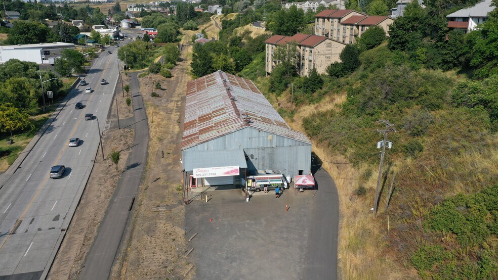 More Photos Of 110 NE Whitman Dr, Pullman Warehouse For Sale