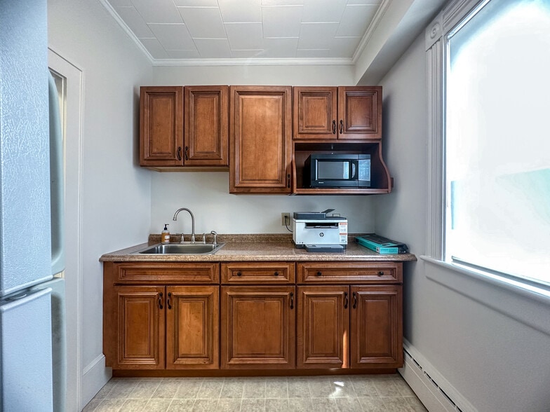 More Photos Of 84 Bay St, Manchester Office Residential For Lease