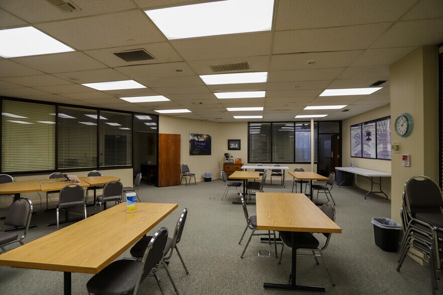 More Photos Of 2011 Texoma Pky, Sherman Office For Lease