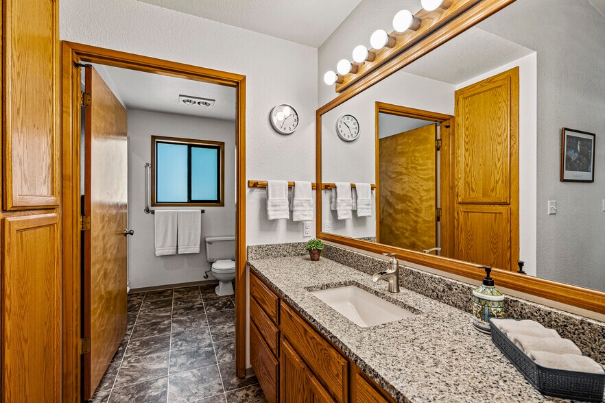More Photos Of 11744 Galice Rd, Merlin Hotel For Sale