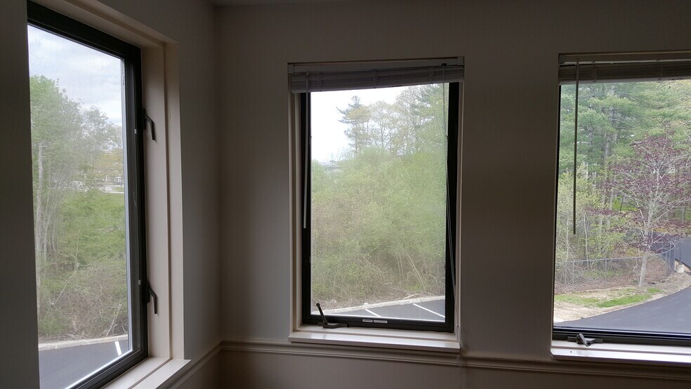 More Photos Of 4 Greenleaf Woods Dr, Portsmouth Coworking Space