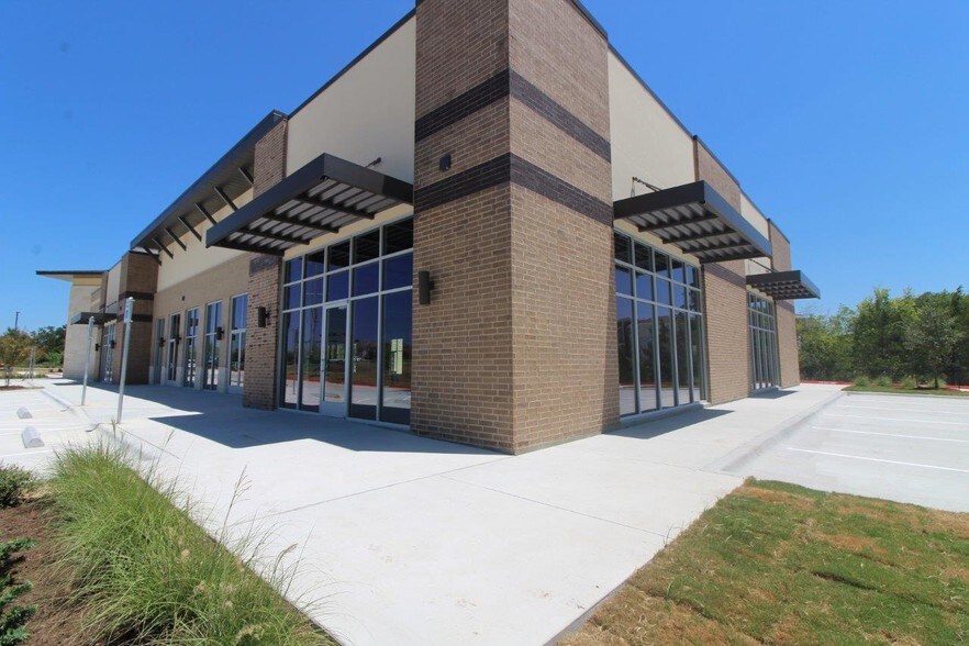 More Photos Of 3004 Holleman Dr S, College Station Storefront Retail Office For Lease