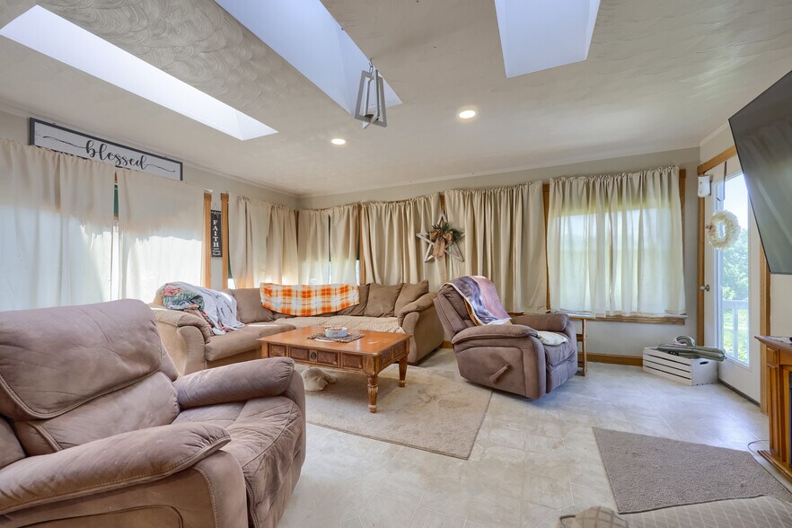More Photos Of 197 Pencroft Dr N, Holtwood Industrial For Sale