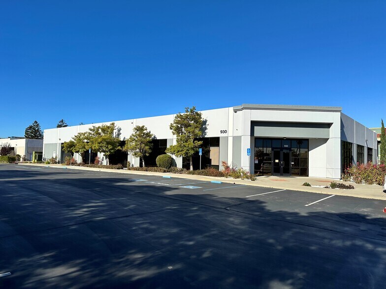 More Photos Of 930-932 Hamlin Ct, Sunnyvale Research And Development For Lease