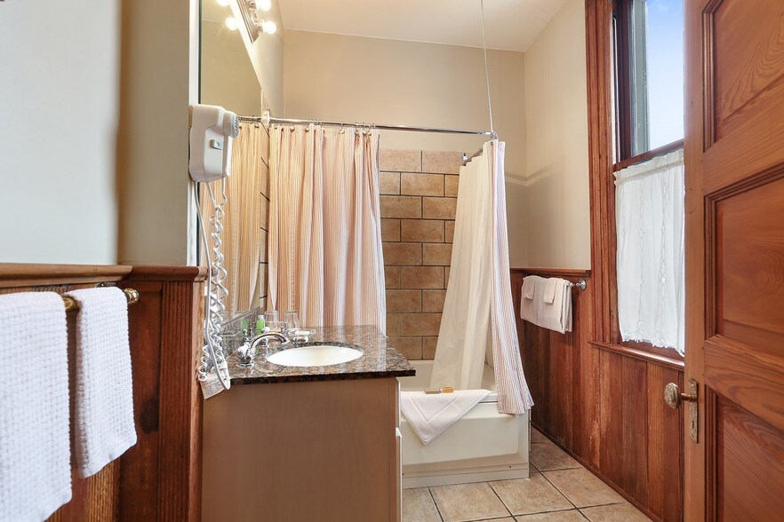 More Photos Of 120 S Pierce St, New Orleans Hotel For Sale