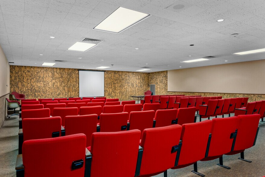 More Photos Of 615 N Upper Broadway St, Corpus Christi Office For Sale