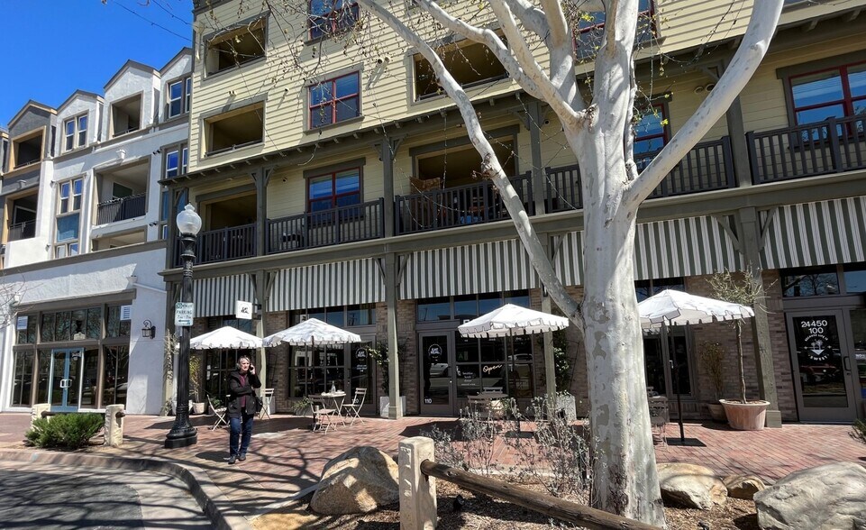 More Photos Of 24450 Main St, Newhall Unknown For Lease