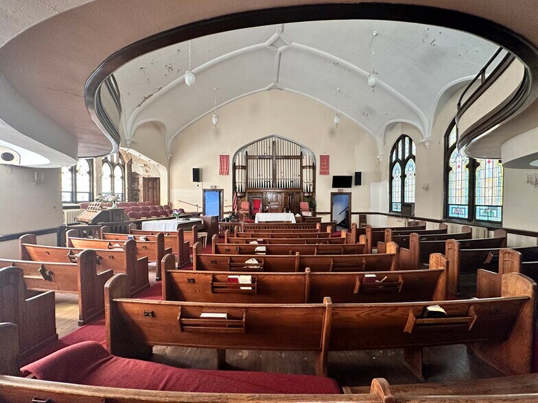 More Photos Of 7800 S Loomis Blvd, Chicago Religious Facility For Sale