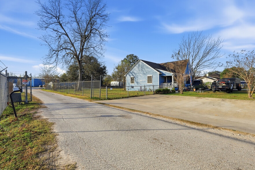More Photos Of 522 Crenshaw Rd, Pasadena Self Storage For Sale