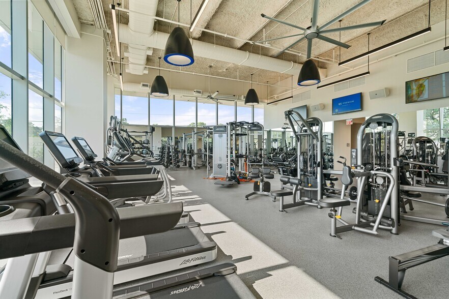 More Photos Of 8020 Katy Fwy, Houston Office For Lease