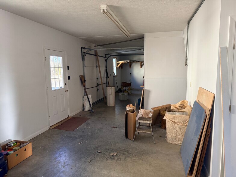 More Photos Of 45146 Andover Estates Rd, Valley Lee Warehouse For Lease