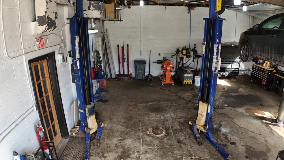 More Photos Of 14760 Northville Rd, Plymouth Auto Repair For Sale