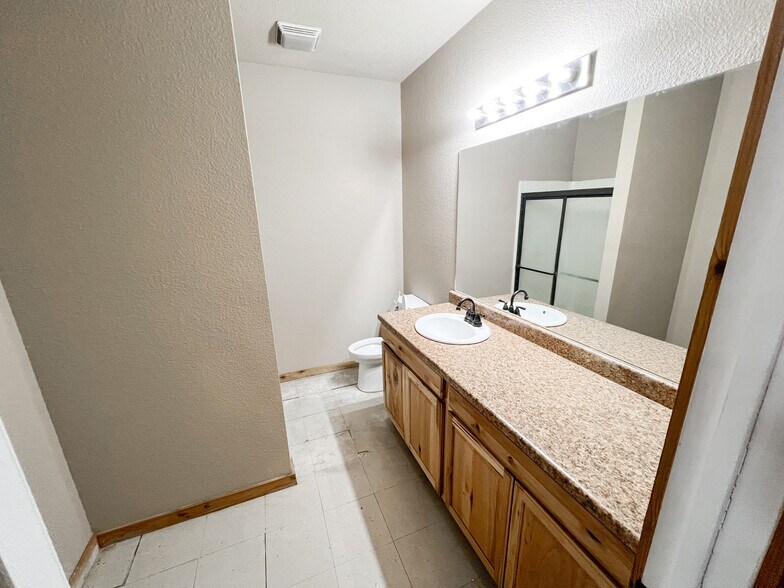 More Photos Of 9003 W County Road 130, Midland Warehouse For Lease