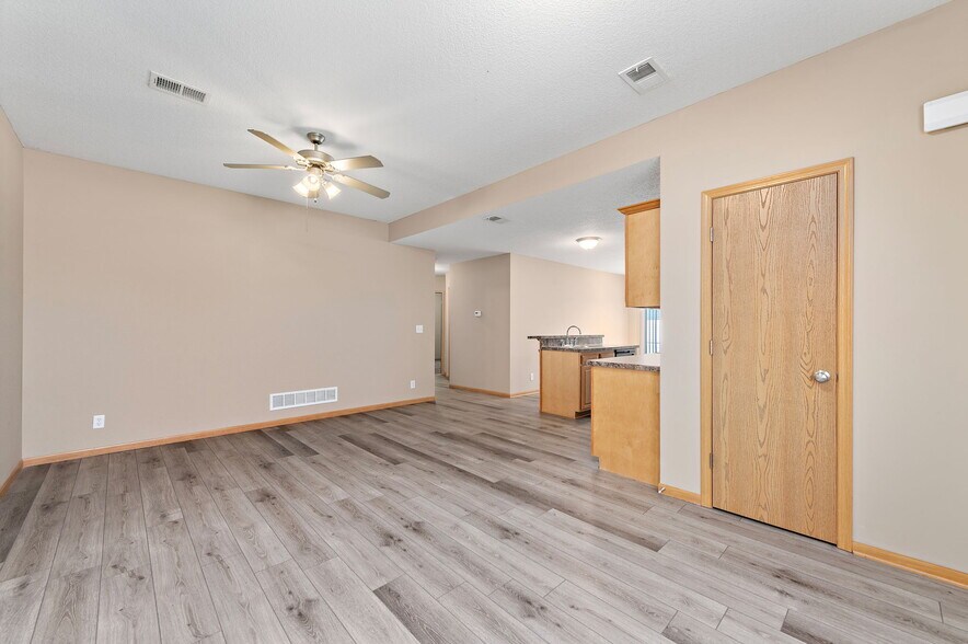 More Photos Of 4880-5015 Queen Ridge Ave, Kansas City Apartments For Sale