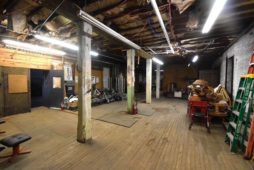 More Photos Of 104 S Norton St, Mount Vernon Light Manufacturing For Lease