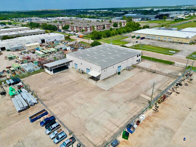 Primary Photo Of 18155 Chisholm Trl, Houston Warehouse For Lease