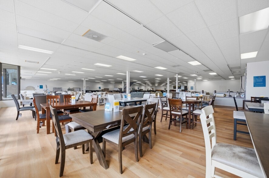 More Photos Of 6542 E Virginia Beach Blvd, Norfolk Freestanding For Lease