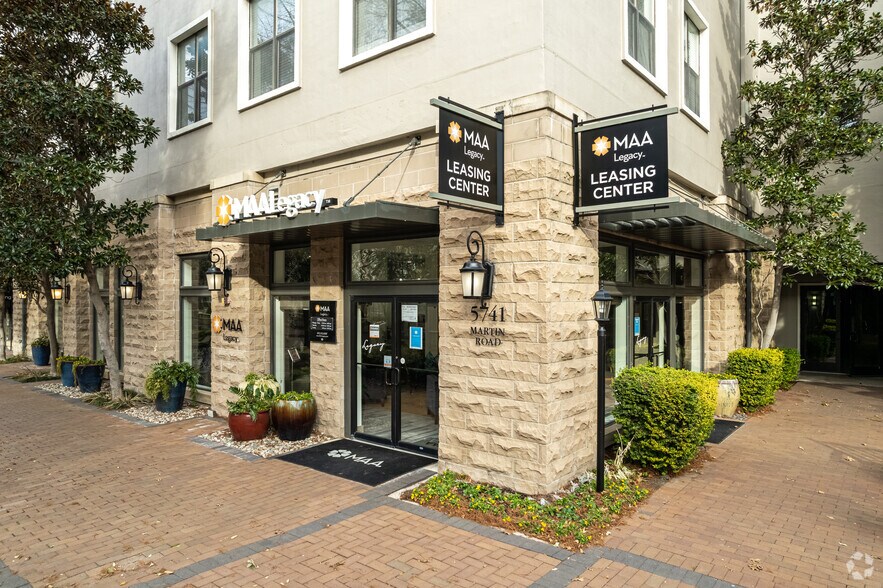 More Photos Of 7140 Bishop Rd, Plano General Retail For Lease