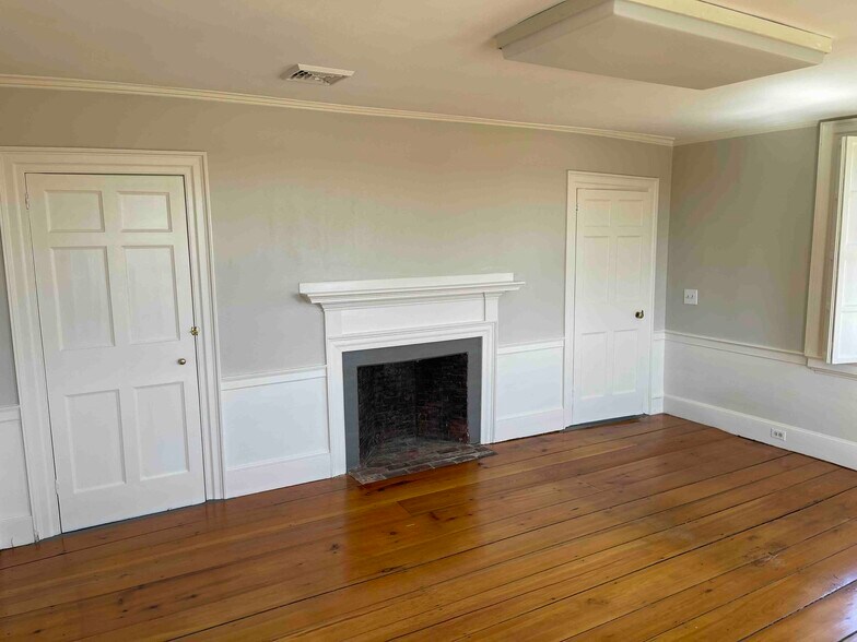 More Photos Of 510 Main St, Gorham Office For Lease