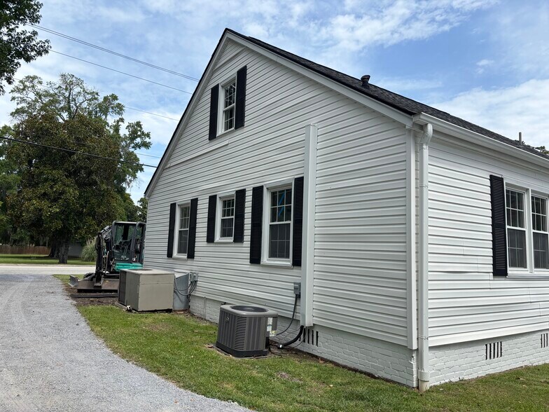 More Photos Of 202 Carolina Ave, Moncks Corner Office For Sale