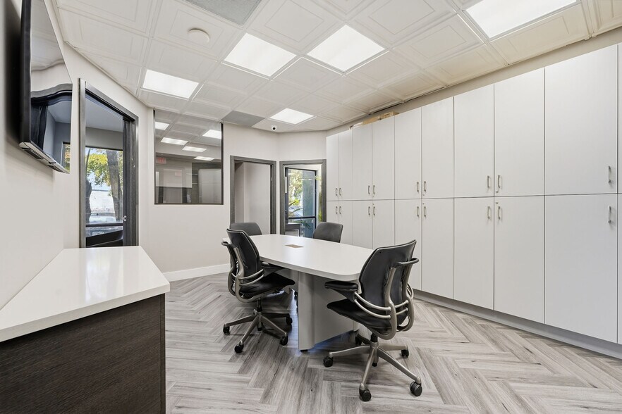 More Photos Of 520 NW 165th St, North Miami Beach Office For Sale