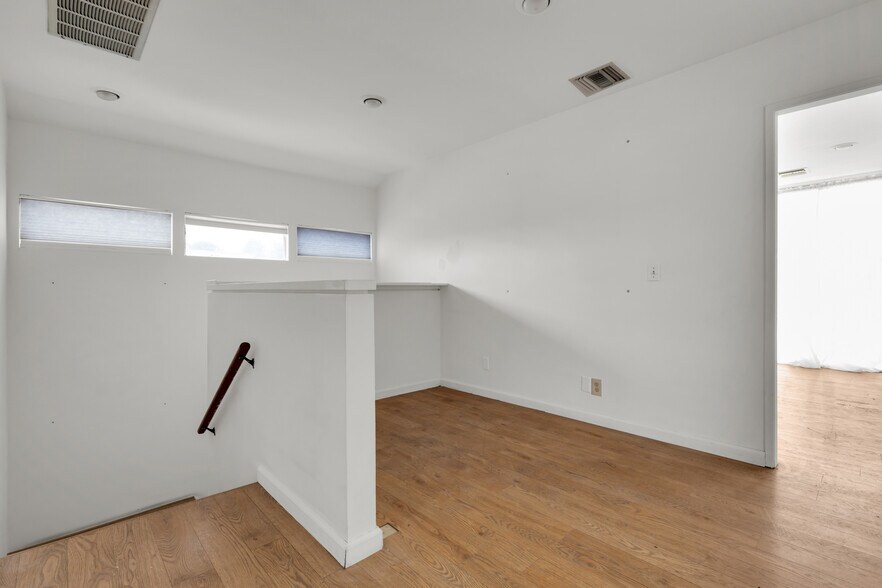 More Photos Of 2951-2953 Lincoln Blvd, Santa Monica Loft Creative Space For Sale